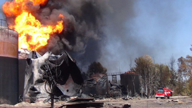 Дым от вновь горящей нефтебазы ветер относит в сторону Киева - мэр Василькова
