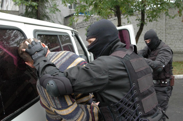 СБУ в Киеве задержала милиционеров-шантажистов, торговавших наркотиками