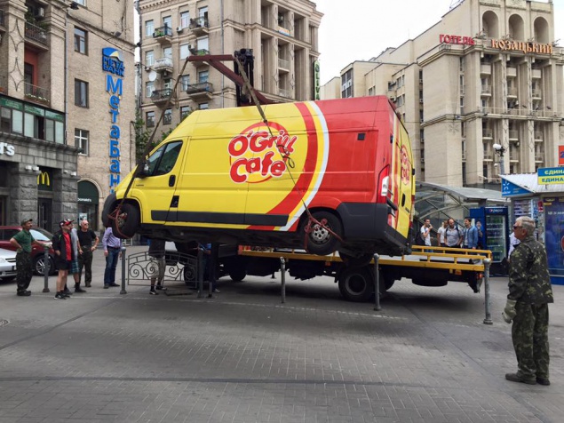 КП “Киевблагоустройство” занялось расчисткой центра Киева от МАФов на колесах