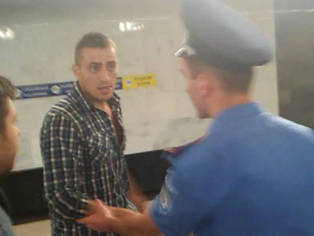 Милиция устанавливает хулиганов с “корочками”, избивавших прохожих в киевском метро