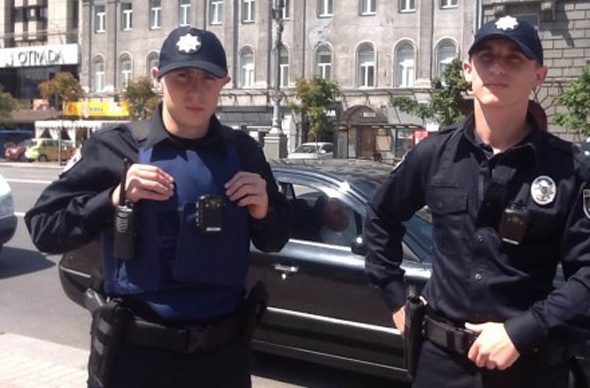 Полиция в столице начала носить бронежилеты