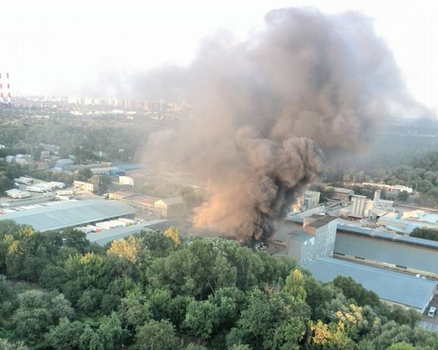 На складах в Голосеевском районе произошел масштабный пожар