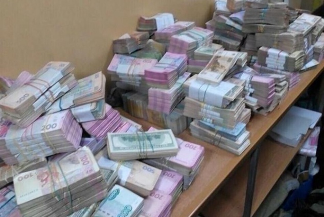 Из нелегальных обменников Киева правоохранители “вытряхнули” миллионы