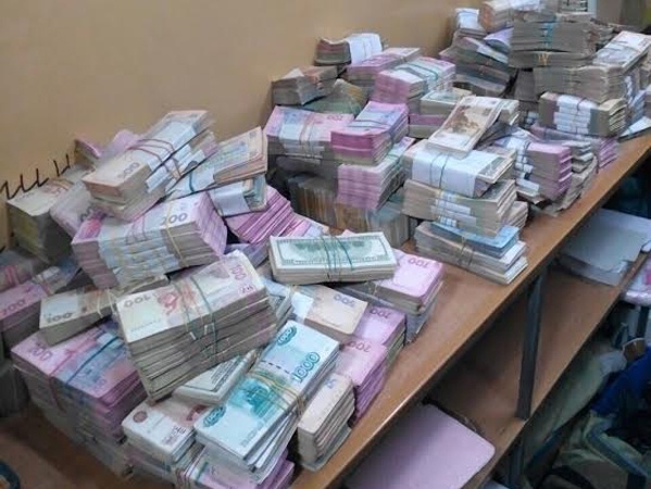Во время обысков в нелегальных “обменниках” пострадало несколько киевских правоохранителей