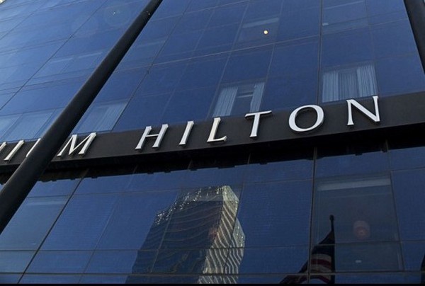 Под киевским отелем “Hilton” митинговали строители, требуя погашения задолженности по зарплате