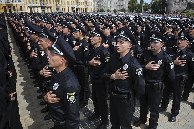 В МВД рассказали сколько зарабатывают киевские патрульные