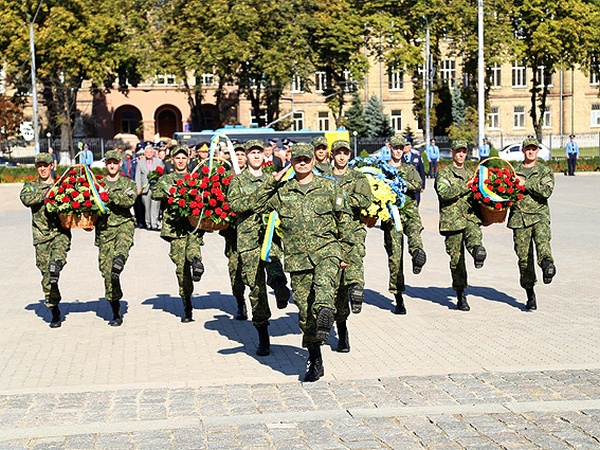 На Соломенской площади столицы почтили память погибших правоохранителей (фото, видео)
