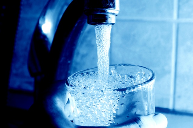 Оболонская “питьевая вода из-под крана” оказалась непригодной для питья