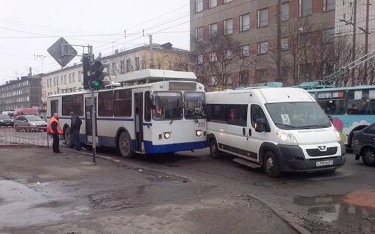 На Киевщине водители маршрутки и троллейбуса устроили поножовщину
