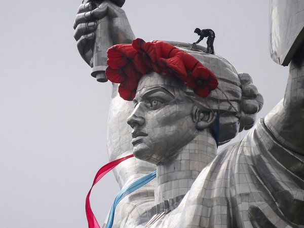 Киевская “Родина-мать” вошла в список самых огромных статуй мира