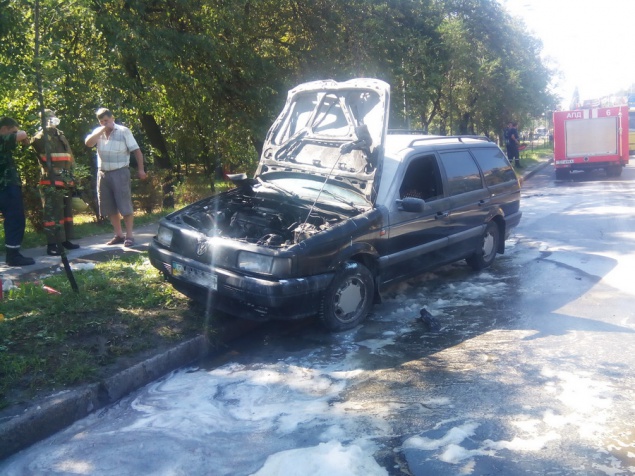 В Киеве на ходу загорелась иномарка с пассажирами