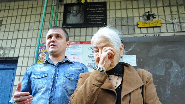 На доме убитого журналиста Бузины снова повесили мемориальную доску