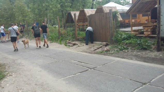 Столичные чиновники заявили о проверке всех заведений на Трухановом острове и обещают киевлянам канатную дорогу