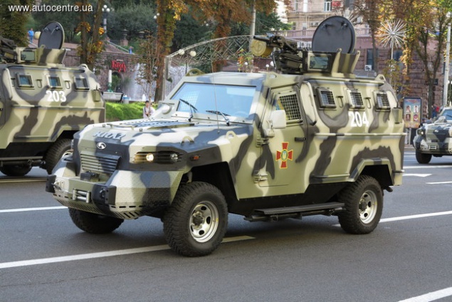 Центральные улицы Киева будут патрулировать правоохранители на бронеавтомобилях “Кугуар”
