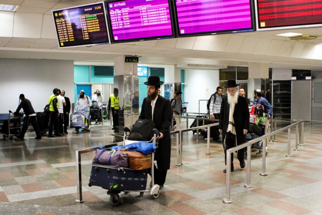 Аэропорт “Борисполь” начал обслуживание специальной программы рейсов с паломниками-хасидами