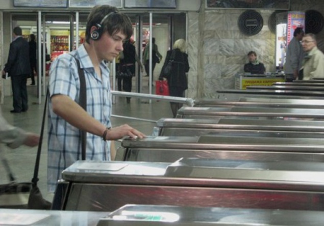 В столичном метро нашли 52 “фальшивых” студента