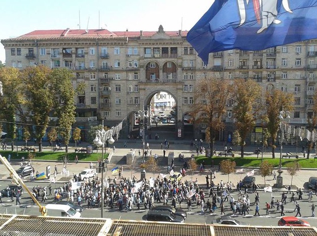 Вкладчики банка блокировали движение по улице Крещатик (фото)