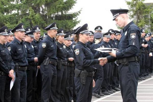 Полицейские Киева получили первые офицерские звания