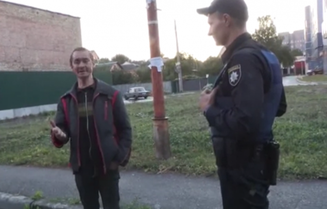 Киевская милиция вызвала полицию для оформления протокола на нетрезвого водителя (видео)