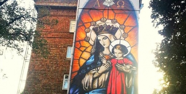 На Нивках появился мурал, восхитивший киевлян  - образ  Девы Марии с Иисусом (фото)
