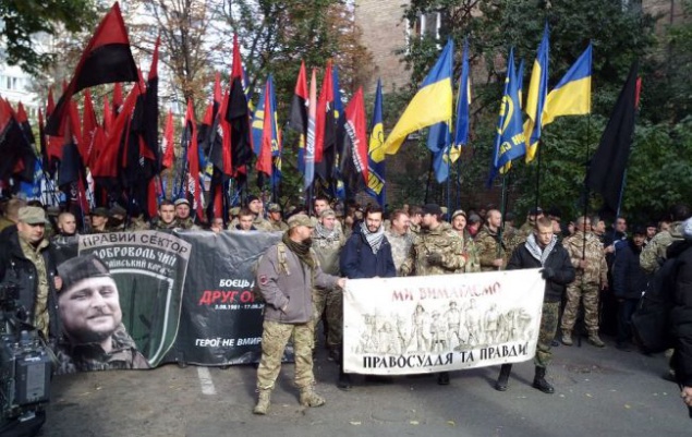 “Марш Героев” митингует под стенами Лукьяновского СИЗО