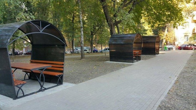 В столице установили будки для настольных игр, которые тут же были подвергнуты критике киевлян (фото)