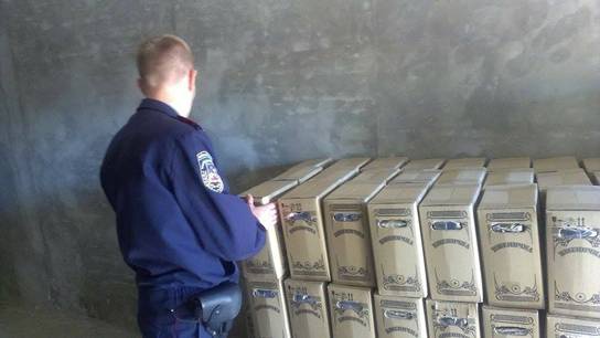Их двух гаражей милиция на Киевщине изъяла водки на 300 тысяч гривен