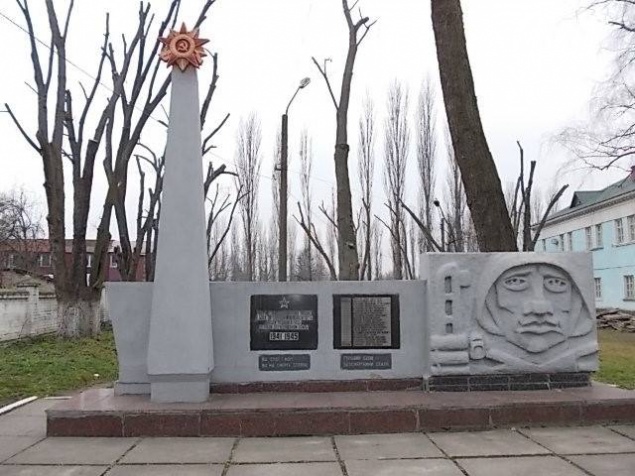 В Ирпене застройщик снес памятник погибшим во Второй Мировой войне