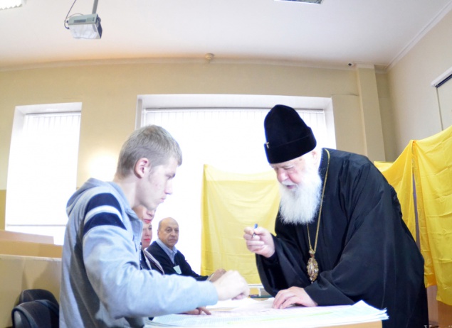 Патриарх Филарет проголосовал одним из первых в Киеве