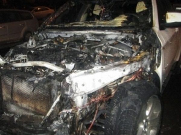 Ночью в Киеве горело два автомобиля