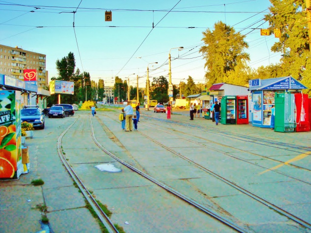 В Киеве перенесли трамвайную остановку