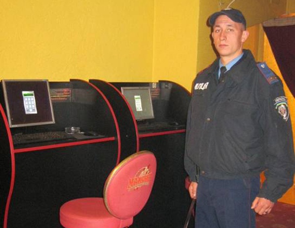 В Обухове милиция во время патрулирования набрела на “казино”