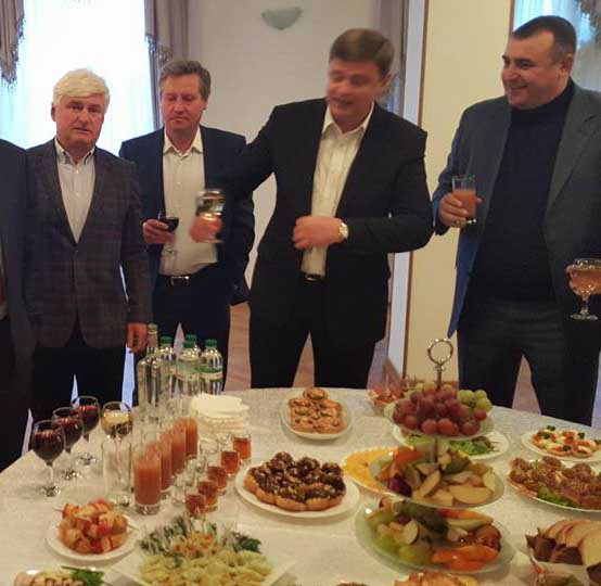 Депутаты Киевского областного совета устроили прощальную пьянку