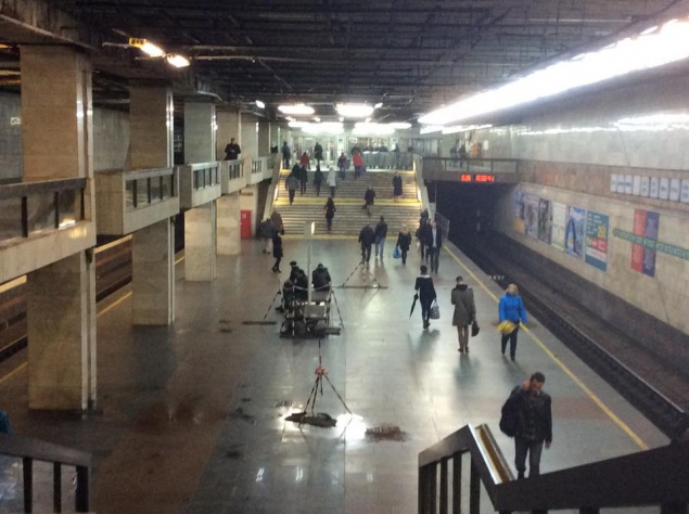 Потолок на станции метро Позняки будет течь до 2016 года (фото)