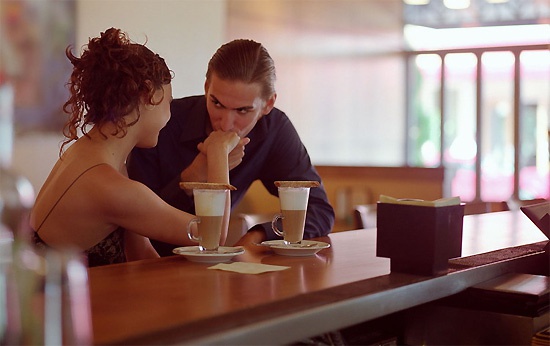В Киеве на владельца кафе за “позднее” свидание несовершеннолетних составили протокол