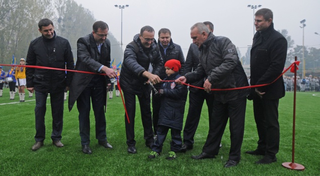 В столичной ДЮСШ открыли современное футбольное поле (фото)