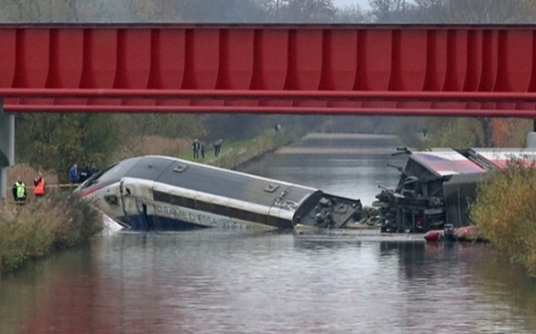 Авария на железной дороге Франции: 10 погибших, около 60 - раненых
