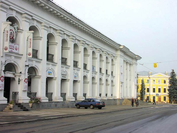 Гостиный двор в Киеве исключили из списка памятников архитектуры незаконно, - суд