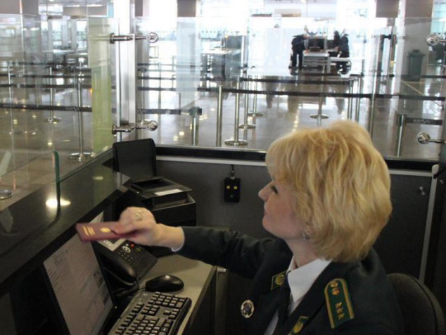 Двое узбеков хотели “подкупить“ пограничников аэропорта ”Борисполь”