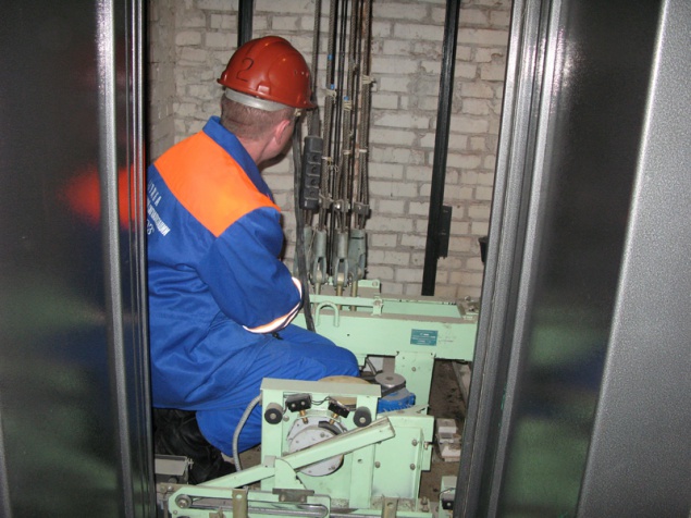 Столичные власти выделили экс-эсдеку 8 млн грн на ремонт лифтов