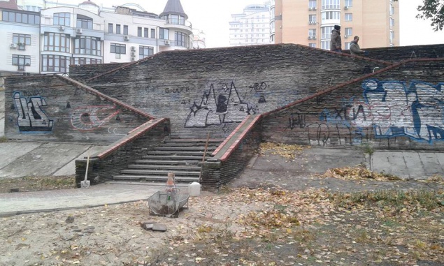 Коммунальщики объявили конкурс художников для росписи лестницы в столичном парке “Наталка”