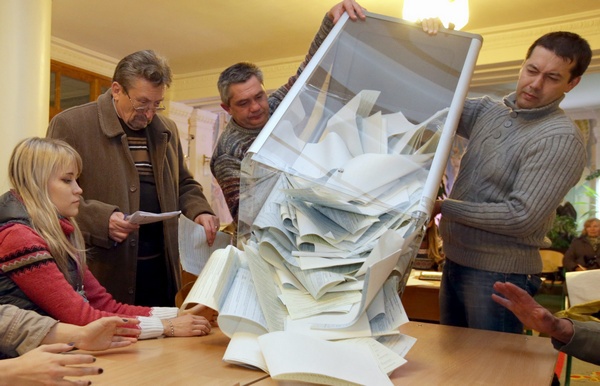 “Чудеса” выборов в Киеве: проголосовало больше людей, чем напечатали бюллетеней