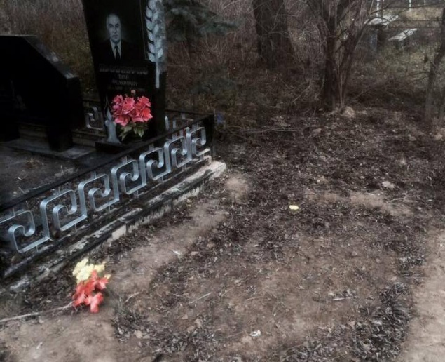 На Киевщине вандалы украли гроб Героя Небесной Сотни