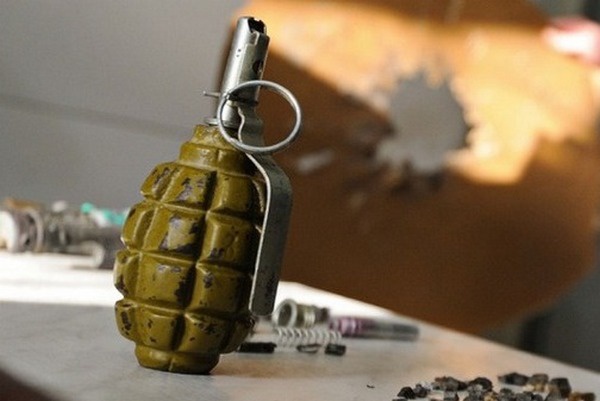 Во двор дома адвоката “бриллиантового прокурора” Шапакина бросили две гранаты