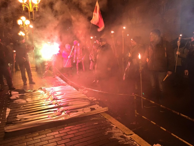 Ночью в Киеве прошло факельное шествие в связи с годовщиной разгона Евромайдана