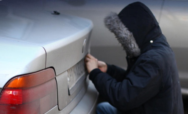 На Киевщине бомж наладил “бизнес” по возврату за вознаграждение украденных автомобильных номеров