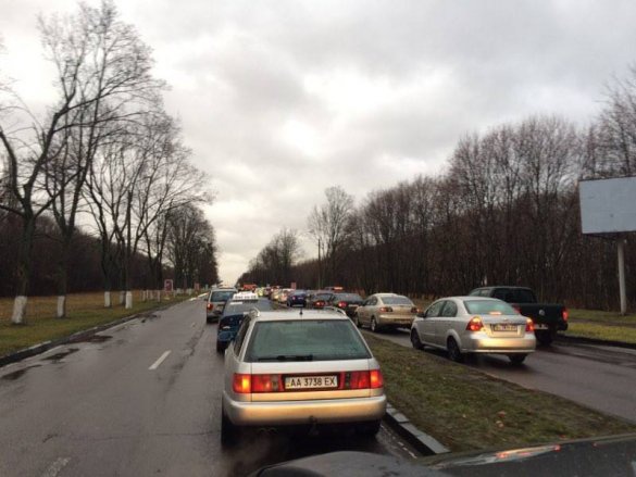 Движение по Бориспольской трассе в направлении аэропорта заблокировано