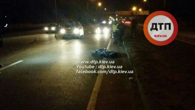 В Киеве "Мерседес” сбил пешехода и скрылся с места происшествия