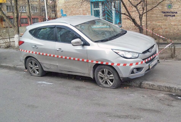Киевские патрульные выбили стекло, чтобы обуздать пьяную автолюбительницу