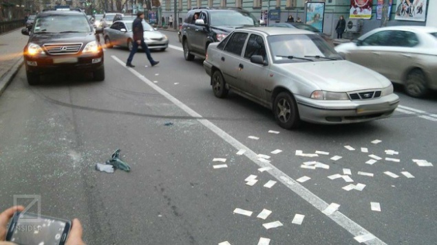 Киевские грабители во время побега рассыпали 500-гривневые купюры (+фото)